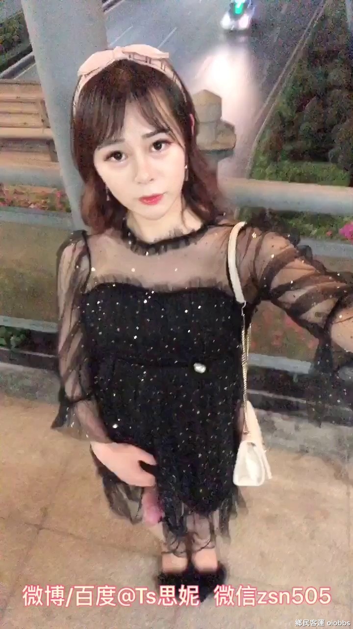 國產TS系列 膚白貌美的張思妮11 夜晚天橋上半果自樂.jpg